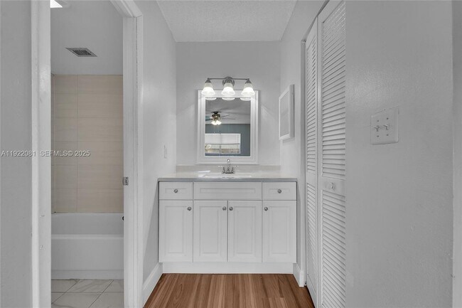 Building Photo - 6101 N Falls Cir Dr