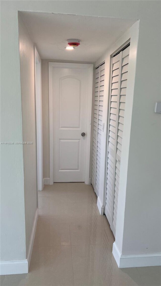 Building Photo - 465 NE 139th St