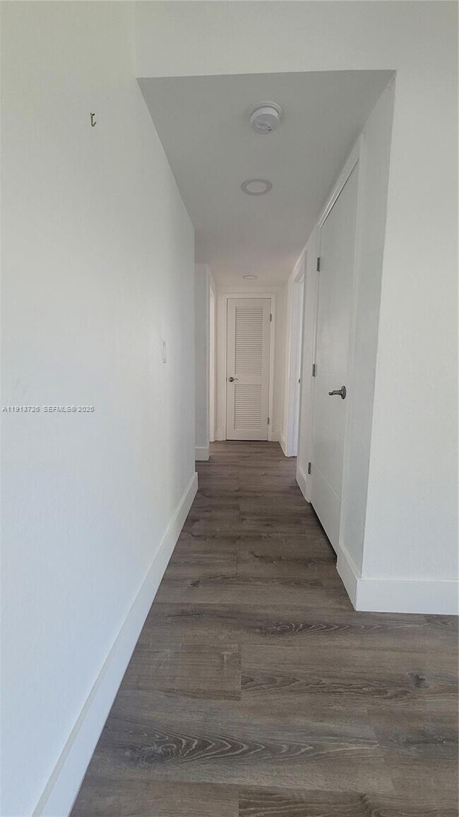 Building Photo - 2150 SW 26th St