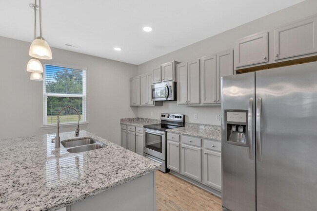 Building Photo - 4 Bedroom Home Available!