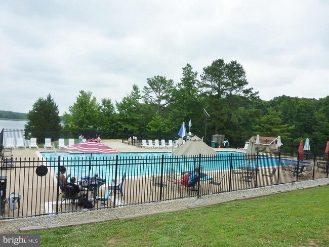 Building Photo - 206 Cedar Ridge Dr