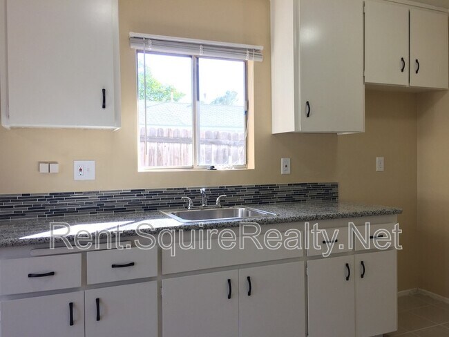 Building Photo - 256 Euclid Pl