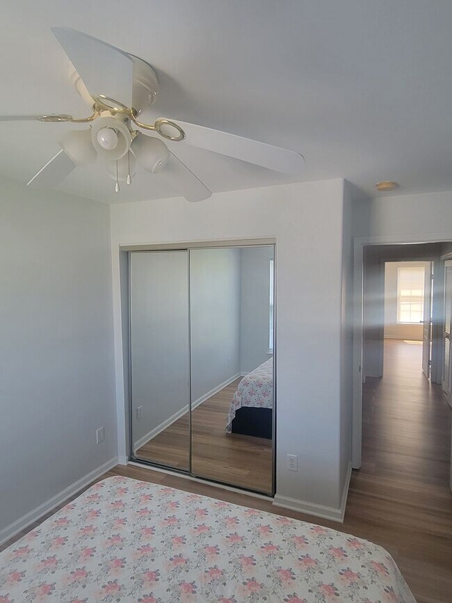 Building Photo - Beautifully Updated Townhouse in Sought-Af...