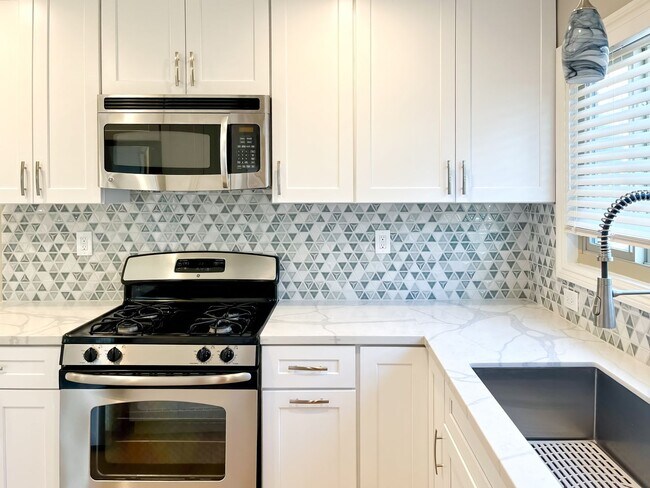 Building Photo - 3213 Atwater Ave