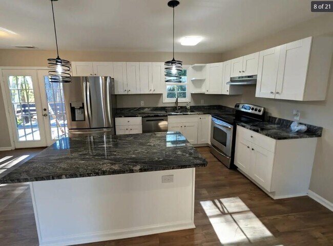 Building Photo - 537 Eastside Dr