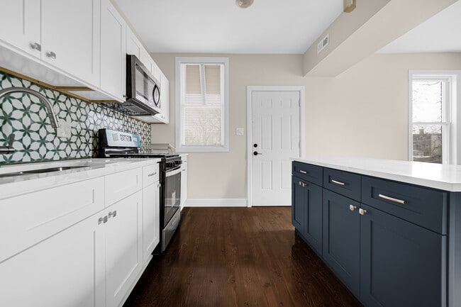 Building Photo - 7011 S Prairie Ave