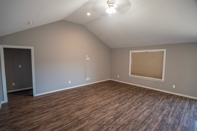 Building Photo - Stunning 3 bedroom, 2 bathroom Home available in Prairie Grove!