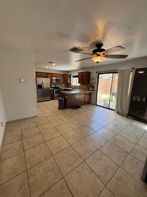 Building Photo - FOR RENT