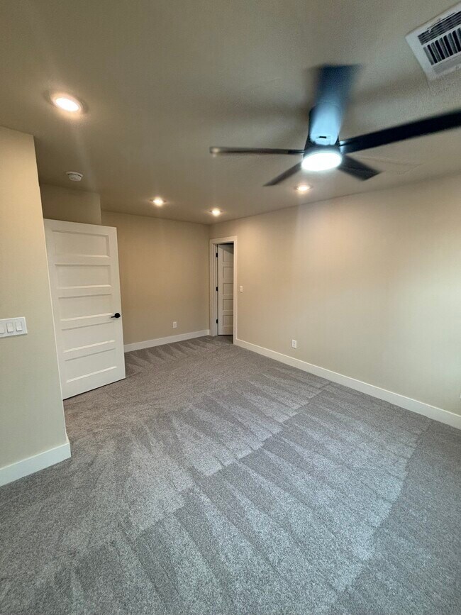Building Photo - 1303 SW Journey Ln