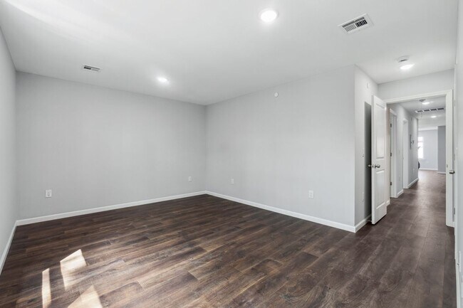 Building Photo - 889 S 17th St
