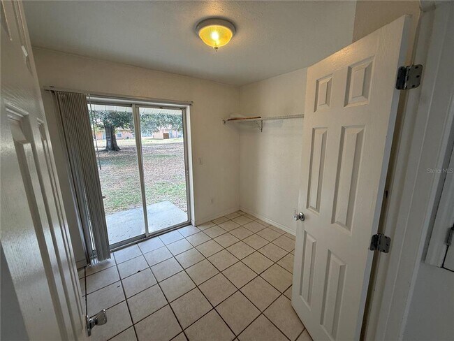 Building Photo - 9515 SW 31st Ct