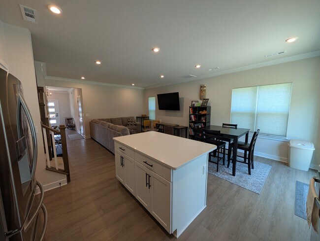 Building Photo - 1189 Riverbrook Dr