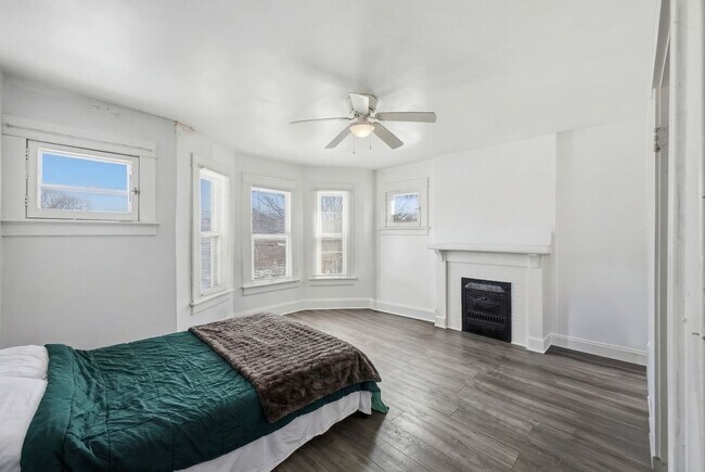 Building Photo - 2209 Summit St