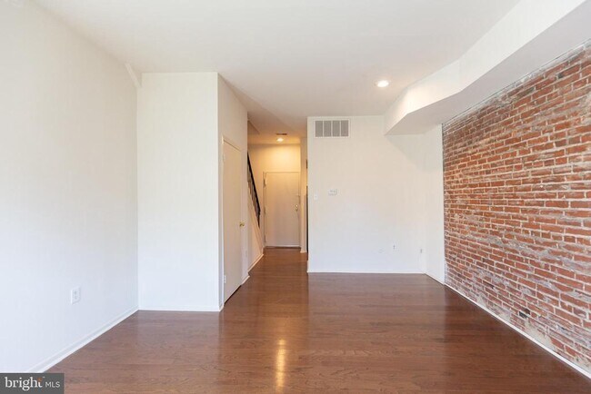 Building Photo - 2031 South St
