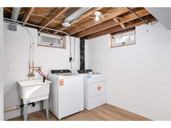 Building Photo - 6724 Scott Ave N