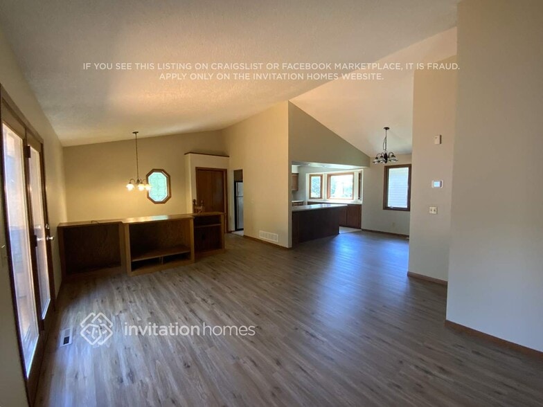 Building Photo - 8641 N Girard Ave