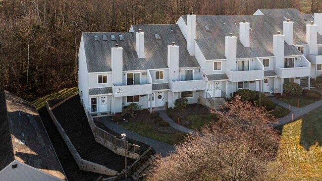 Primary Photo - 187 Lovers Ln