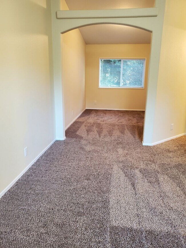 Building Photo - Spacious 3 Bd., 2 Ba near Blaine State Park