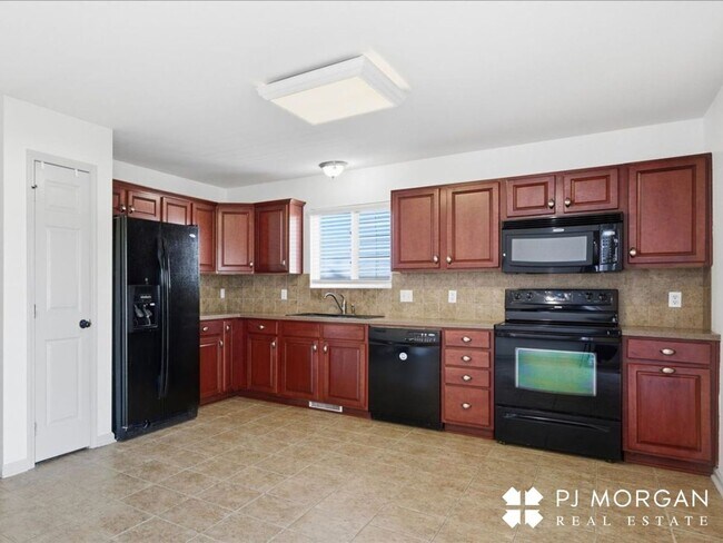 Building Photo - 19378 V St