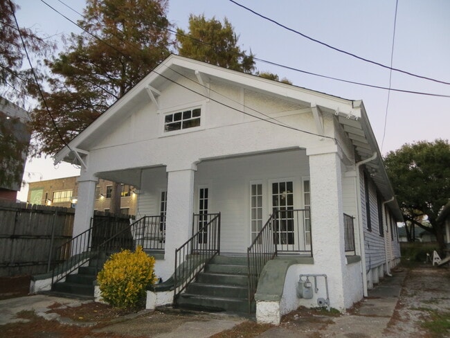 Building Photo - 6321 S Prieur St