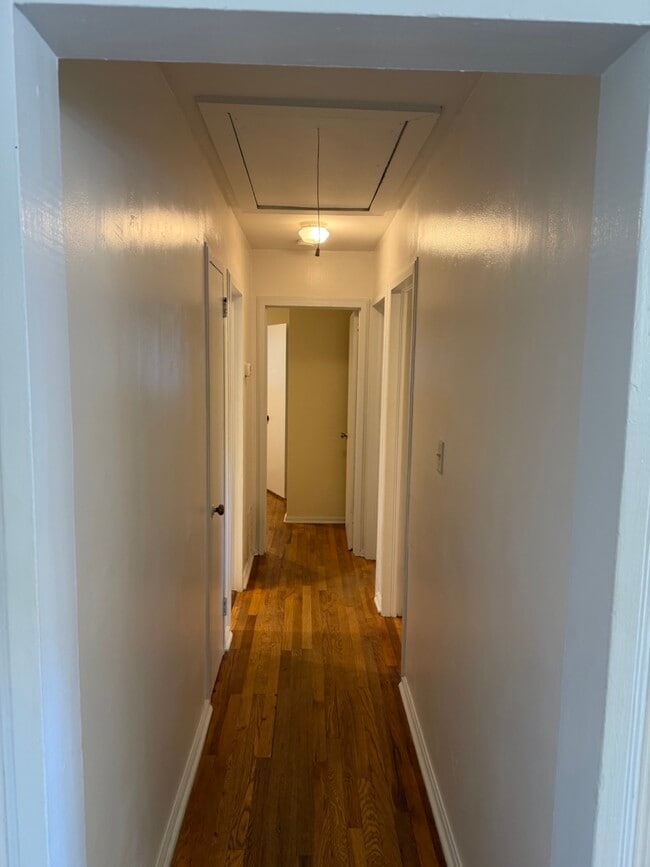 Building Photo - 1068 Palafox Dr NE