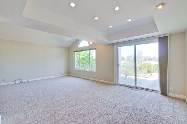 Building Photo - Elegant home with top Fremont Schools