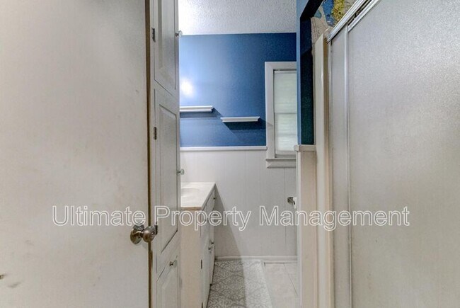 Building Photo - 4620 Greenway Ave