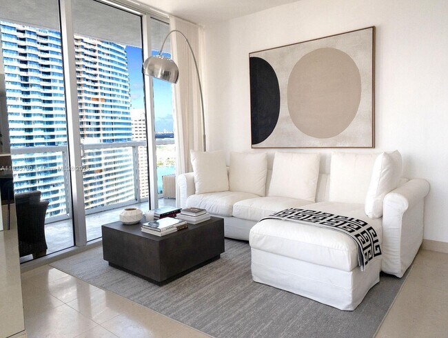 Building Photo - 475 Brickell Ave