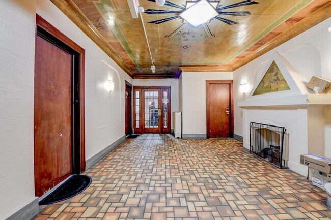 Building Photo - 901 Grand Ave