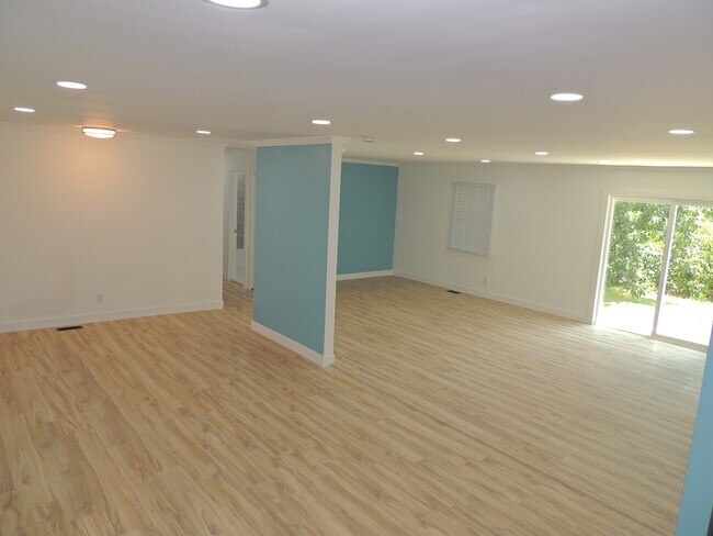Building Photo - 409 Windfield Ct