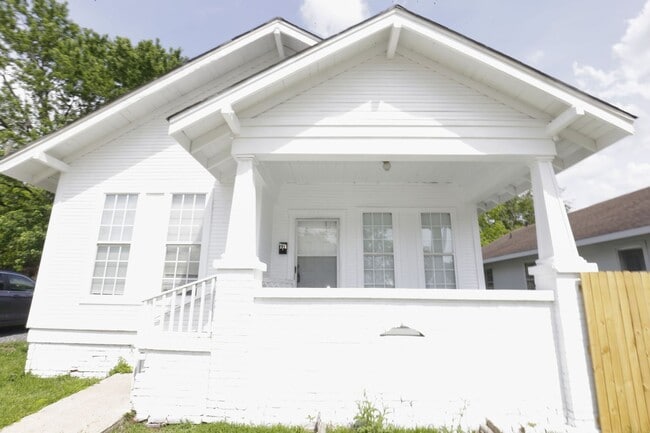 Primary Photo - Charming 2BR/1BA Single Family Home in Gad...