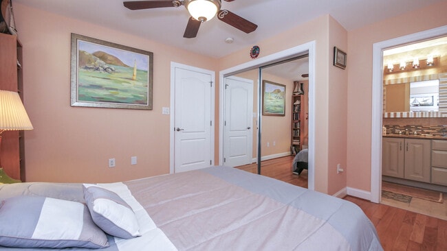 Building Photo - 229 8th St S