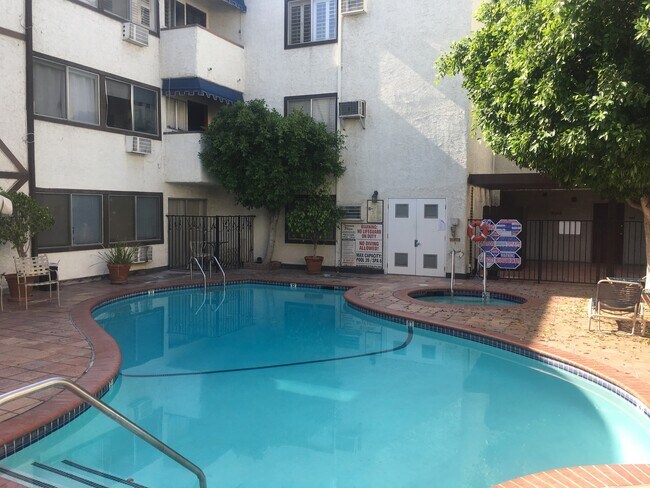 Building Photo - Gorgeous Remodeled 2 Beds + 2 Bath Condo i...