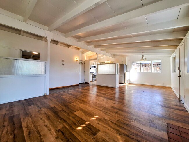 Building Photo - Refurbished 3bd Single Story House With Carport & Large Yards