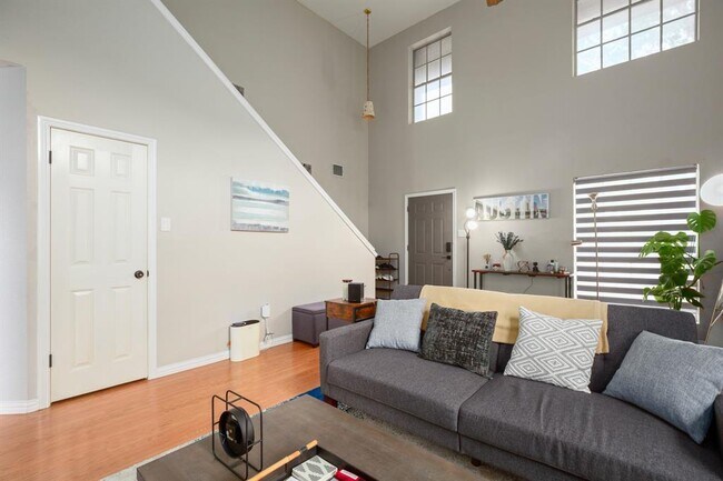 Building Photo - 13803 Randalstone Dr