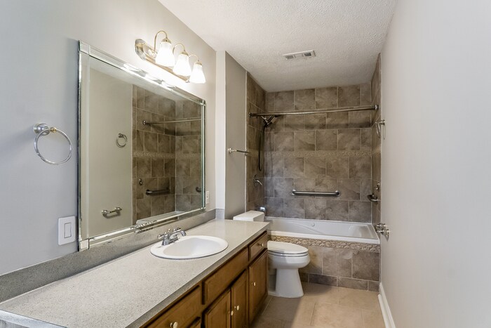 Building Photo - 7033 Brassie Bend