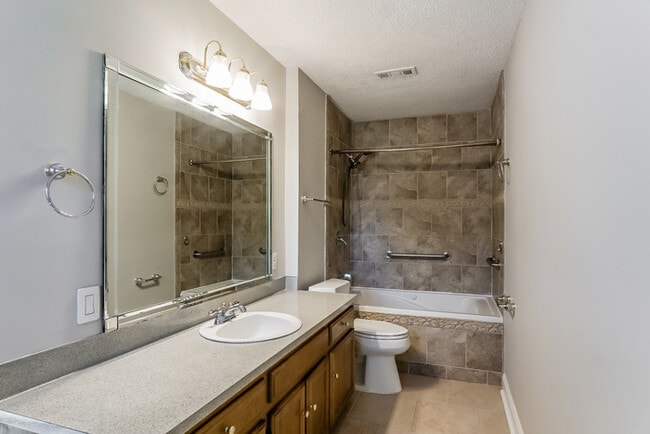 Building Photo - 7033 Brassie Bend