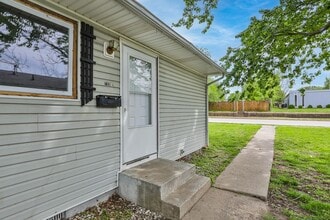 Building Photo - 1 Bedroom | 1 Bathroom | Apartment | Located In the Heart of Downtown and Near Campus's