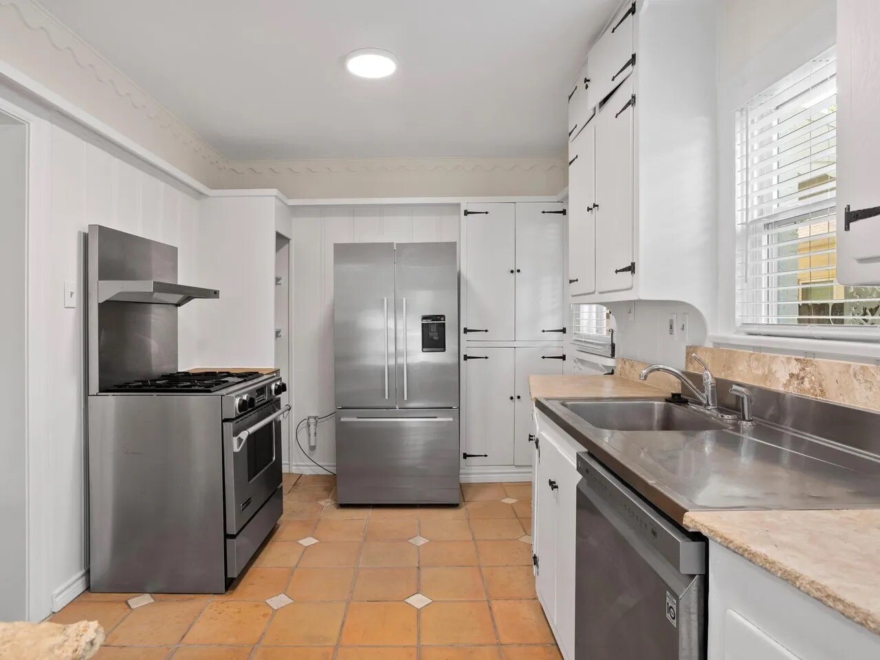 Building Photo - 2917 Benbrook Blvd