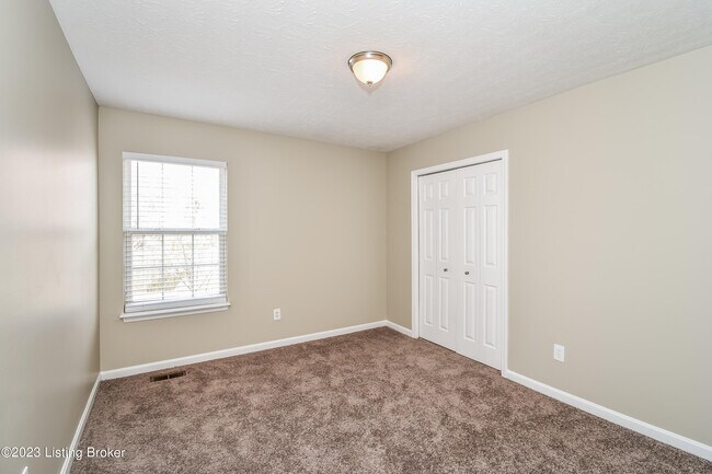 Building Photo - 10500 Whitepine View Pl