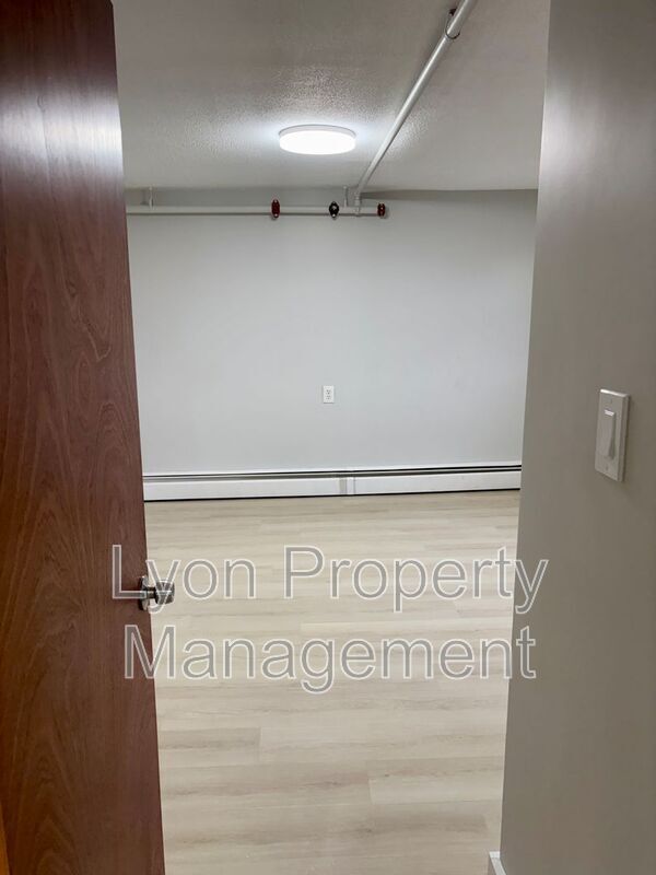 Building Photo - 262 Illinois St