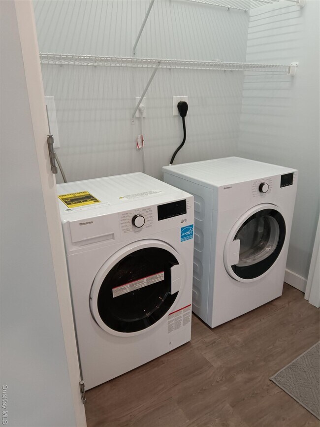 Building Photo - 300 Carleton Ave