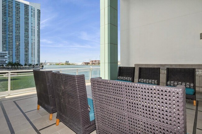 Building Photo - 900 Brickell Key Blvd