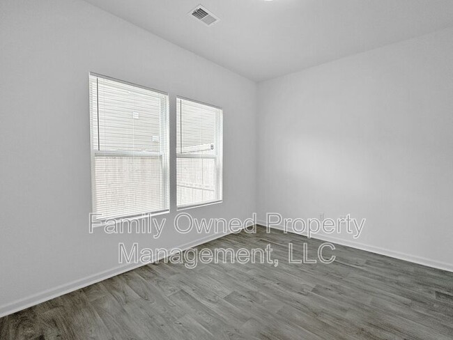 Building Photo - 105 Whimbrel Dr