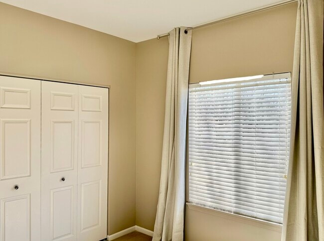 Building Photo - 4313 Dillon St