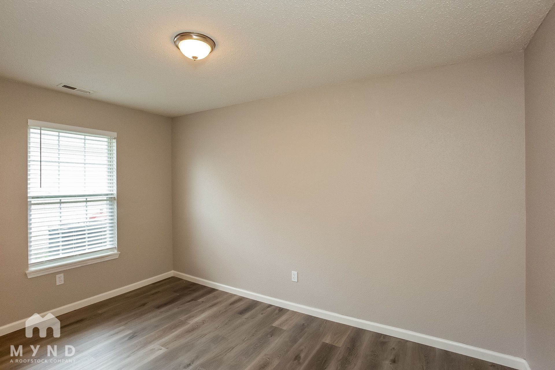 Building Photo - 15466 Ten Point Dr