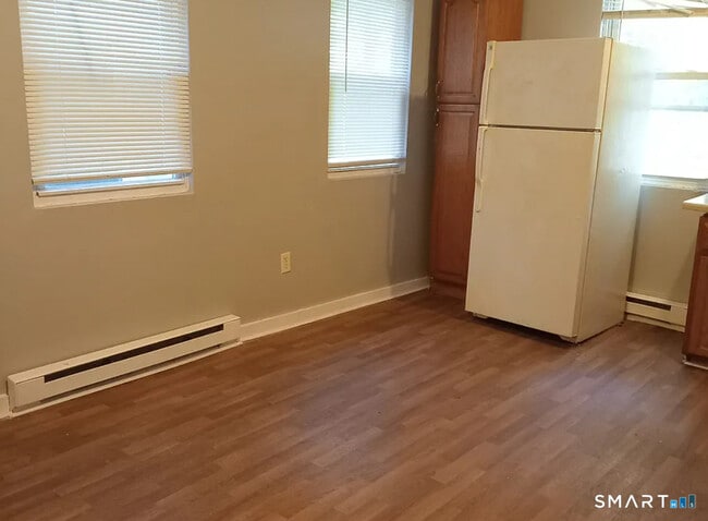 Building Photo - 88 Olive St