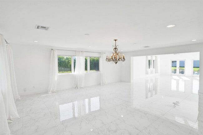 Building Photo - 26 Cayuga Rd