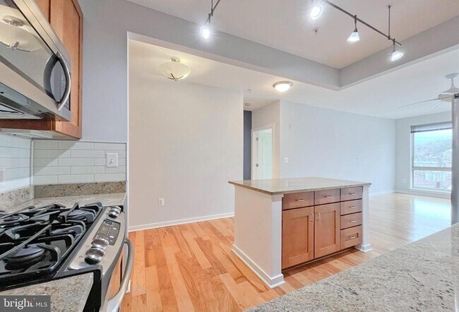 Building Photo - 2200 N Westmoreland St