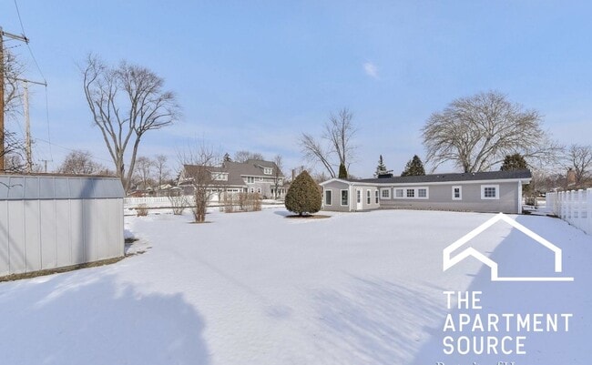 Building Photo - 702 Hammerschmidt Ave